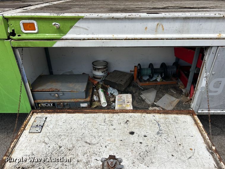 image for item FC5232 2006 International 4300 bucket truck