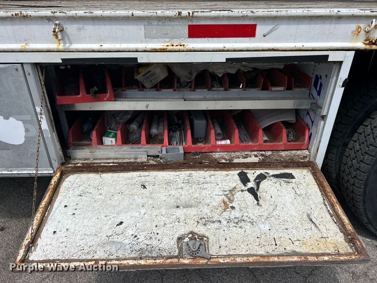 image for item FC5232 2006 International 4300 bucket truck