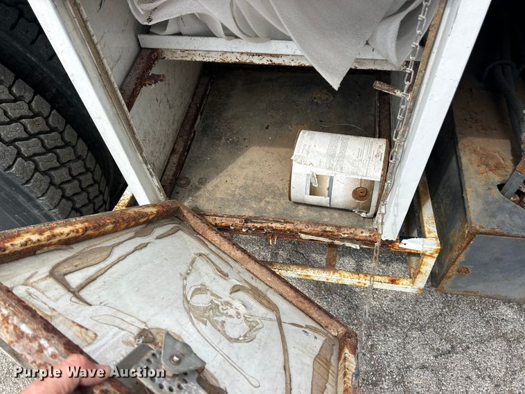 image for item FC5232 2006 International 4300 bucket truck