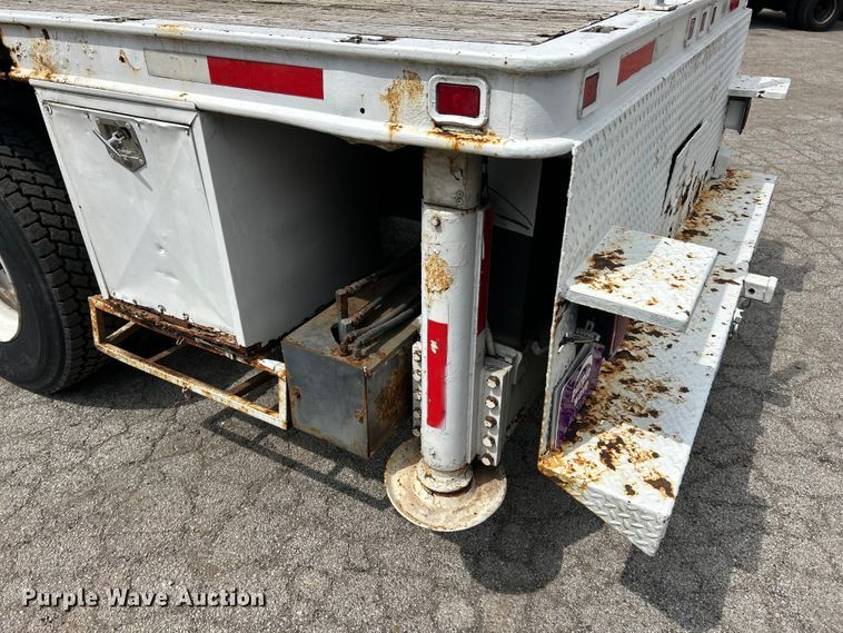 image for item FC5232 2006 International 4300 bucket truck