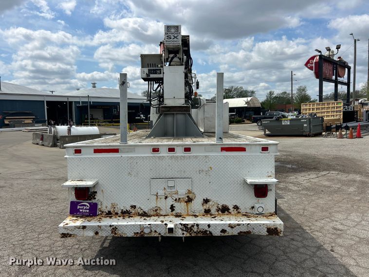 image for item FC5232 2006 International 4300 bucket truck