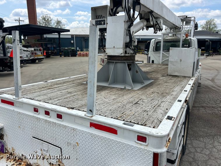 image for item FC5232 2006 International 4300 bucket truck