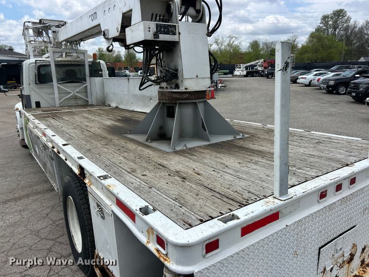 image for item FC5232 2006 International 4300 bucket truck
