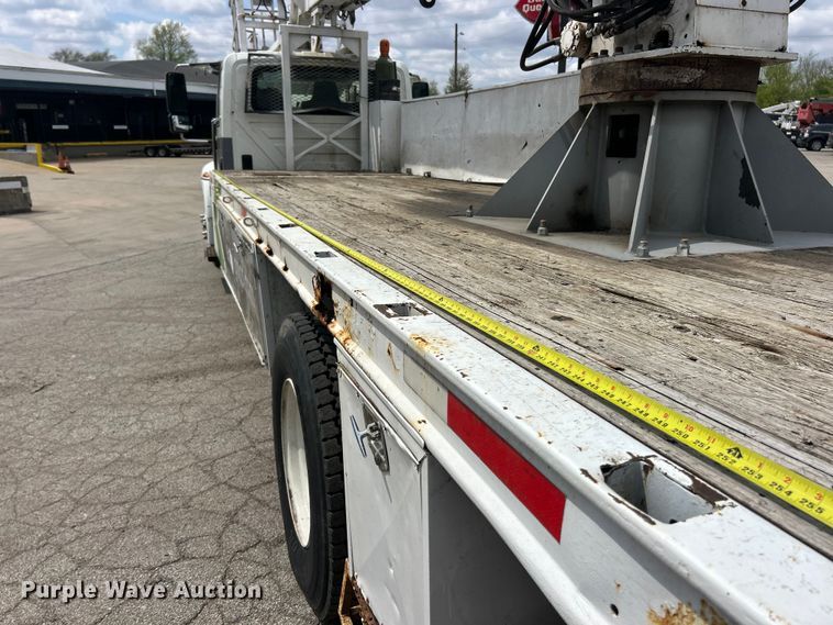 image for item FC5232 2006 International 4300 bucket truck