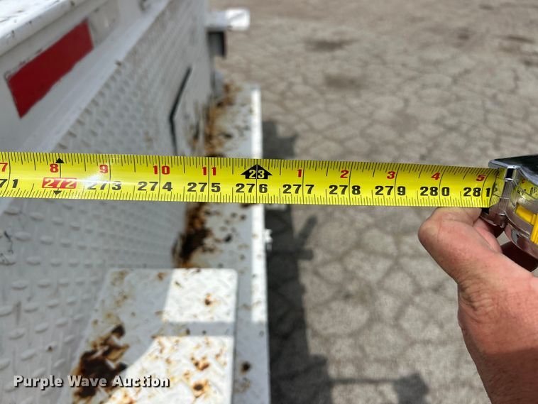 image for item FC5232 2006 International 4300 bucket truck