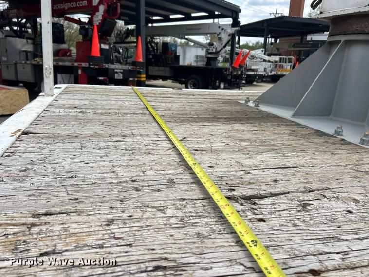 image for item FC5232 2006 International 4300 bucket truck