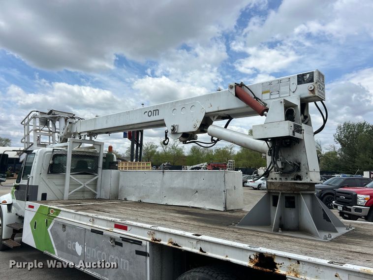 image for item FC5232 2006 International 4300 bucket truck