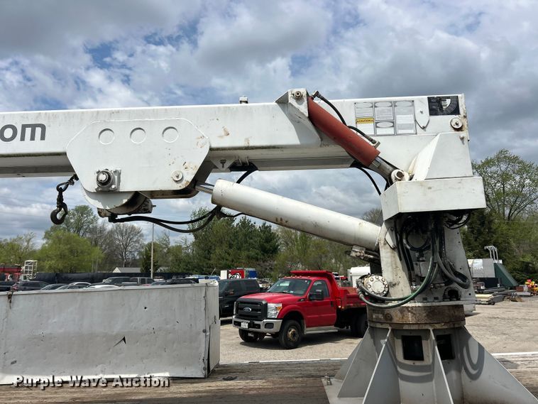 image for item FC5232 2006 International 4300 bucket truck