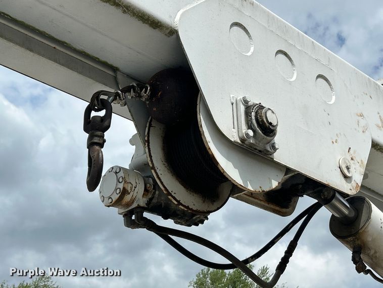 image for item FC5232 2006 International 4300 bucket truck