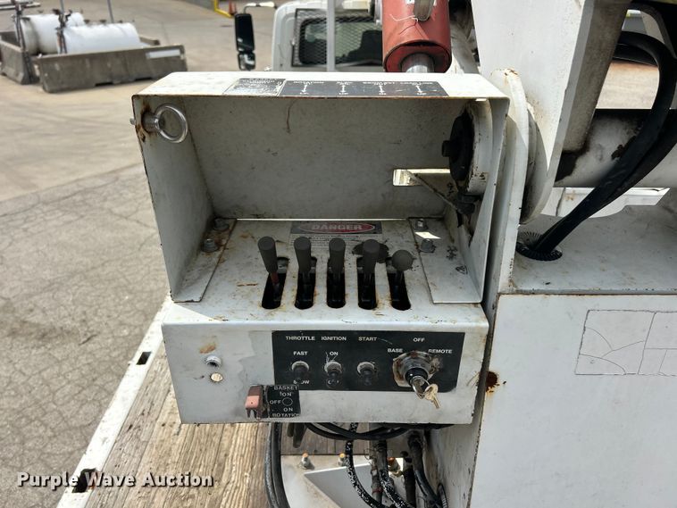 image for item FC5232 2006 International 4300 bucket truck