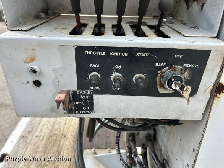 image for item FC5232 2006 International 4300 bucket truck