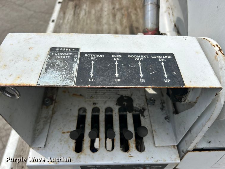 image for item FC5232 2006 International 4300 bucket truck