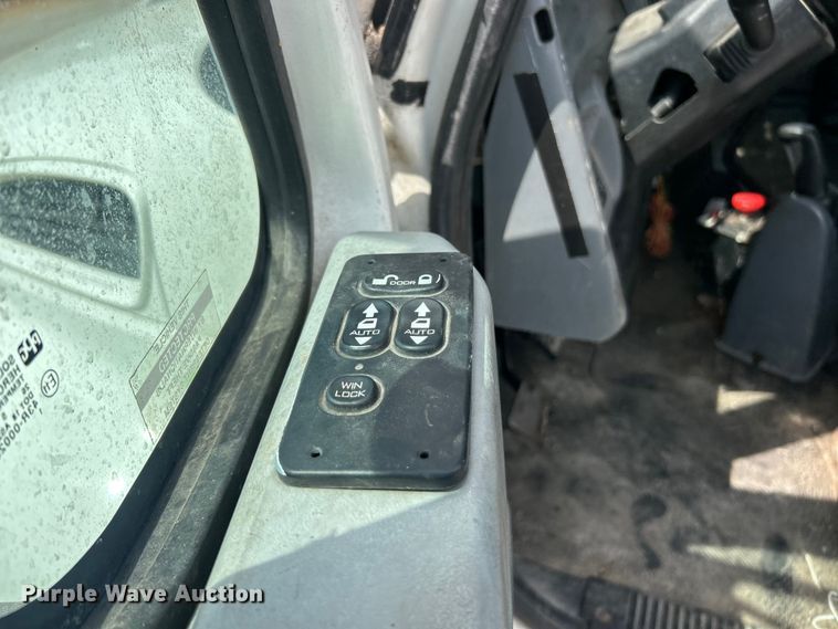 image for item FC5232 2006 International 4300 bucket truck