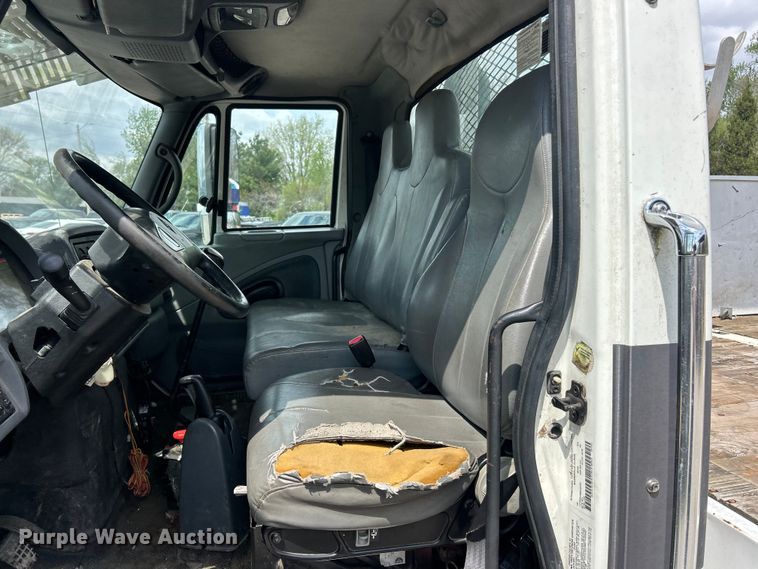 image for item FC5232 2006 International 4300 bucket truck