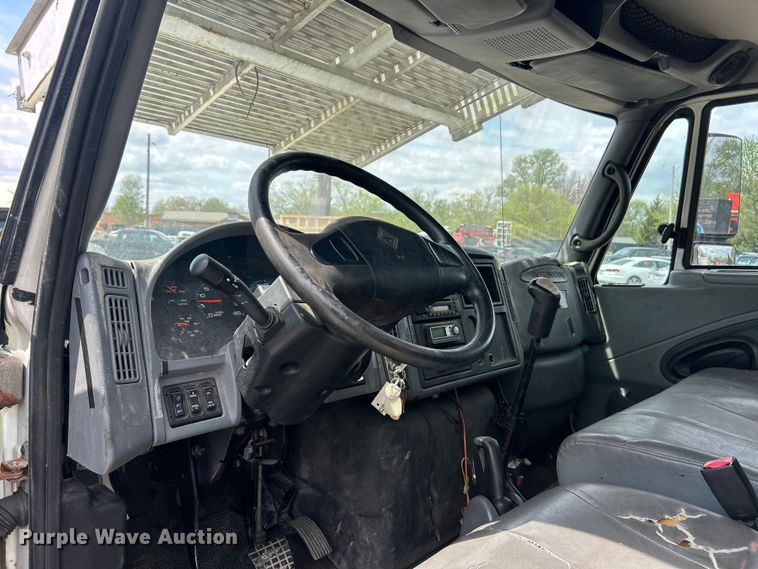 image for item FC5232 2006 International 4300 bucket truck