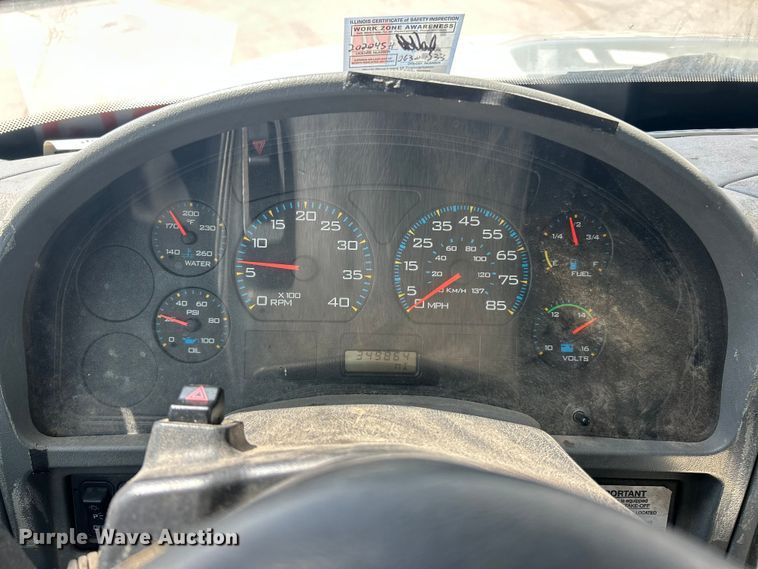 image for item FC5232 2006 International 4300 bucket truck