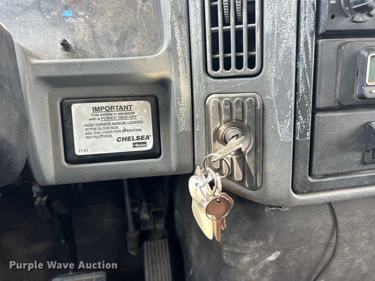 image for item FC5232 2006 International 4300 bucket truck