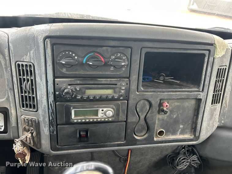 image for item FC5232 2006 International 4300 bucket truck