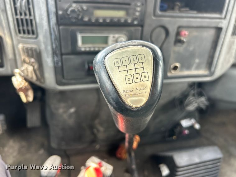 image for item FC5232 2006 International 4300 bucket truck