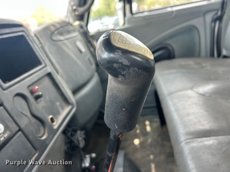 image for item FC5232 2006 International 4300 bucket truck