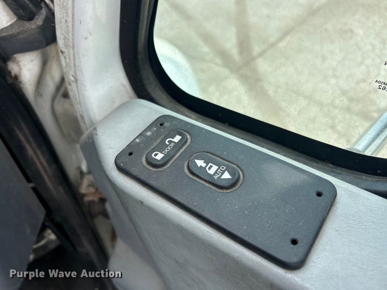 image for item FC5232 2006 International 4300 bucket truck