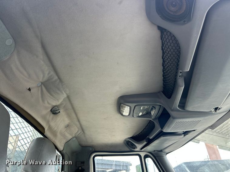 image for item FC5232 2006 International 4300 bucket truck