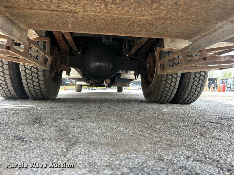 image for item FC5232 2006 International 4300 bucket truck