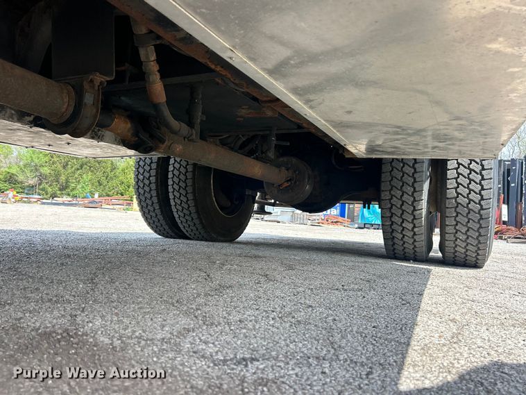 image for item FC5232 2006 International 4300 bucket truck