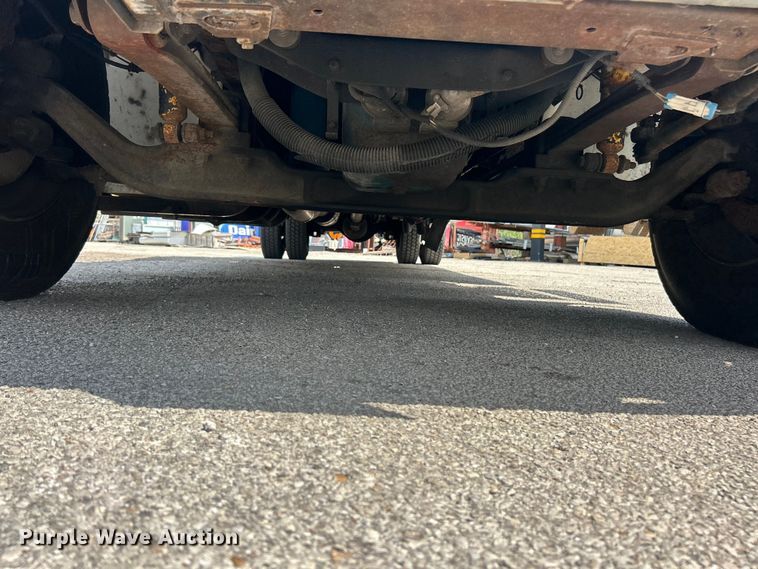 image for item FC5232 2006 International 4300 bucket truck