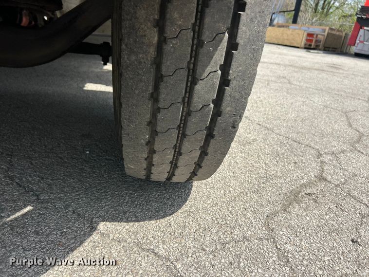 image for item FC5232 2006 International 4300 bucket truck