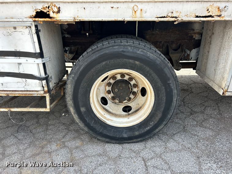 image for item FC5232 2006 International 4300 bucket truck