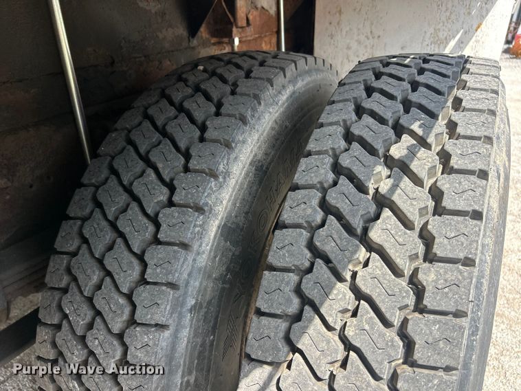 image for item FC5232 2006 International 4300 bucket truck