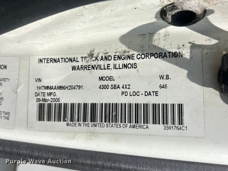 image for item FC5232 2006 International 4300 bucket truck