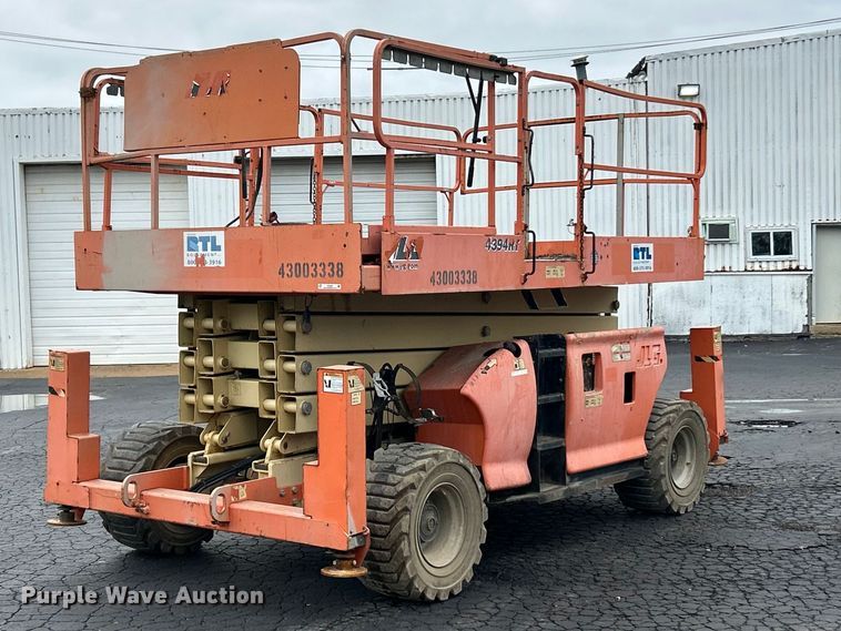 image for item FC5462 2011 JLG 4394RT scissor lift
