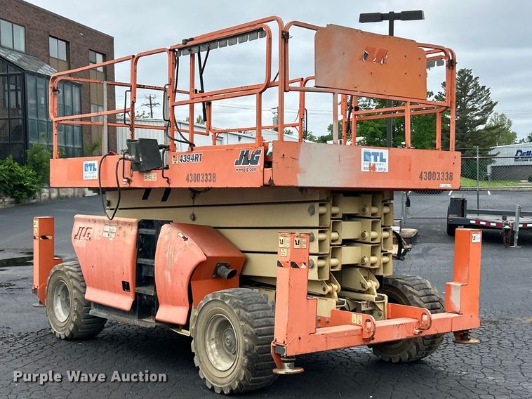 image for item FC5462 2011 JLG 4394RT scissor lift