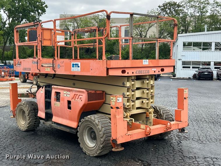 image for item FC5462 2011 JLG 4394RT scissor lift