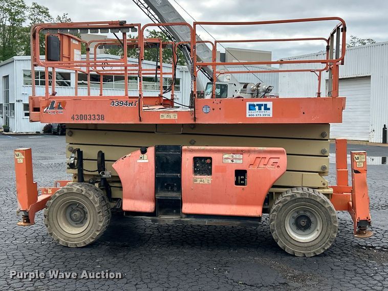 image for item FC5462 2011 JLG 4394RT scissor lift
