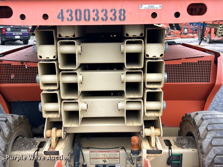 image for item FC5462 2011 JLG 4394RT scissor lift