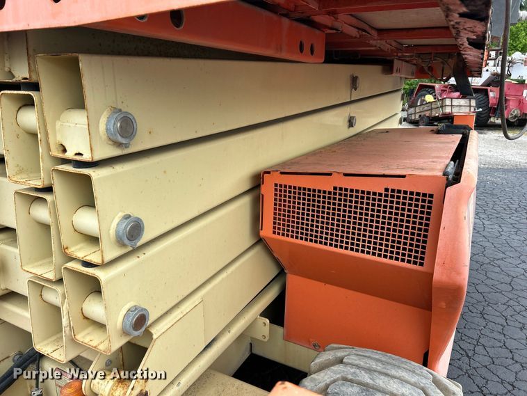 image for item FC5462 2011 JLG 4394RT scissor lift
