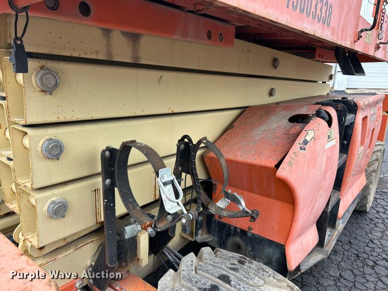 image for item FC5462 2011 JLG 4394RT scissor lift