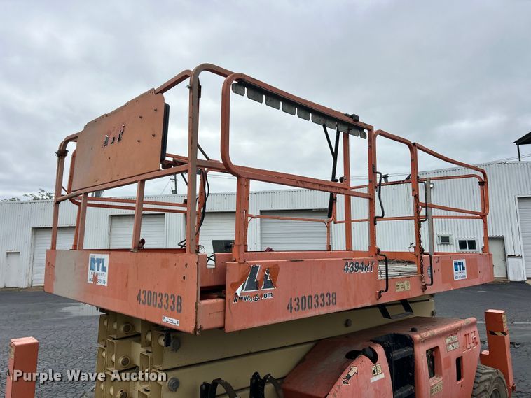 image for item FC5462 2011 JLG 4394RT scissor lift