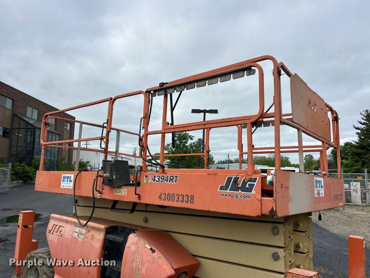 image for item FC5462 2011 JLG 4394RT scissor lift