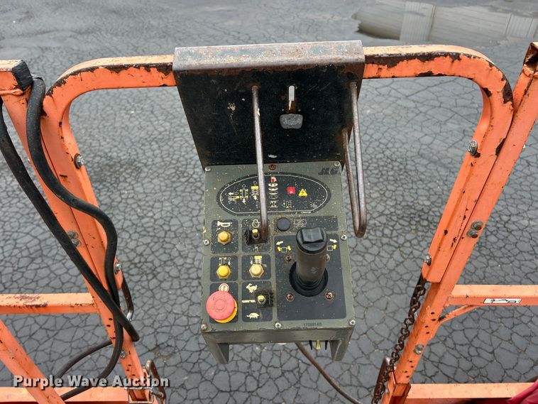 image for item FC5462 2011 JLG 4394RT scissor lift