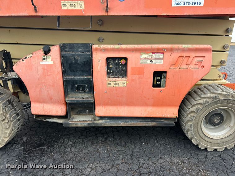 image for item FC5462 2011 JLG 4394RT scissor lift