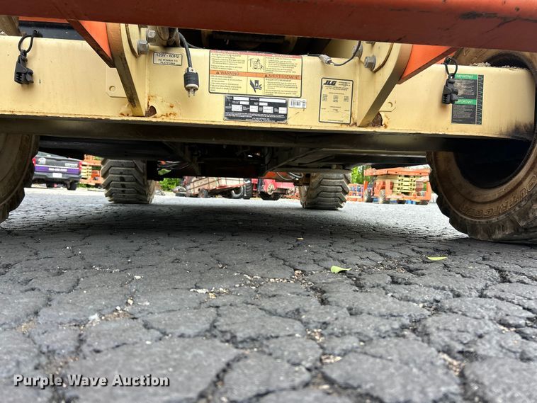 image for item FC5462 2011 JLG 4394RT scissor lift