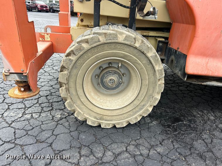 image for item FC5462 2011 JLG 4394RT scissor lift