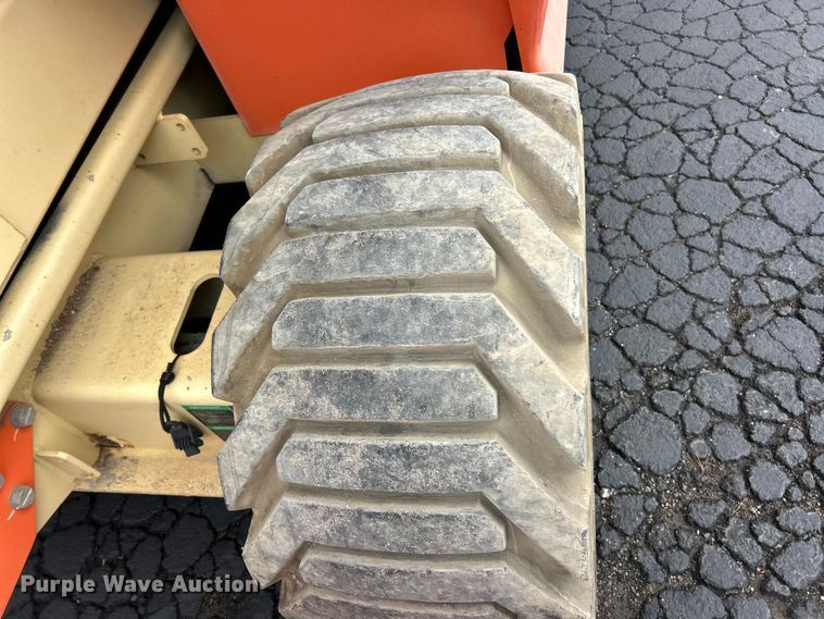 image for item FC5462 2011 JLG 4394RT scissor lift