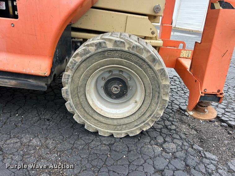 image for item FC5462 2011 JLG 4394RT scissor lift