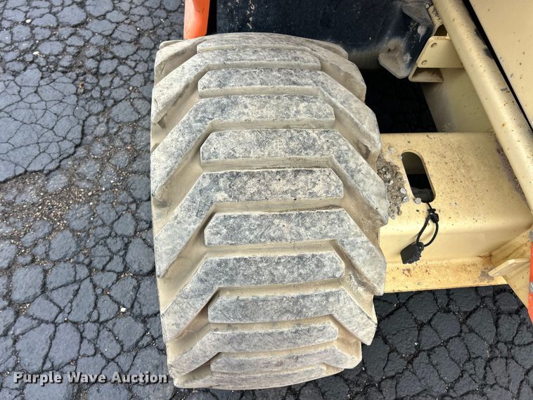 image for item FC5462 2011 JLG 4394RT scissor lift