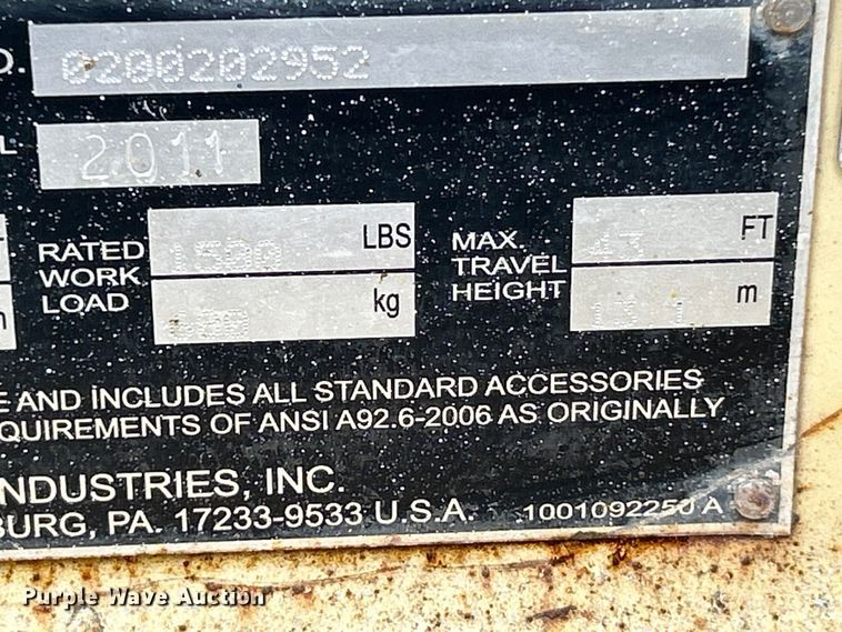 image for item FC5462 2011 JLG 4394RT scissor lift